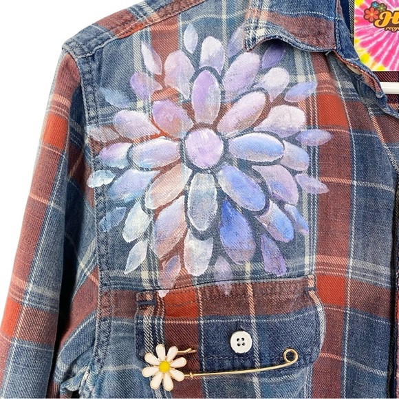 Boho Flannel Shirt Womens Size Small Farmhouse Hand Painted Daisy Plaid Chambray - Picture 4 of 13